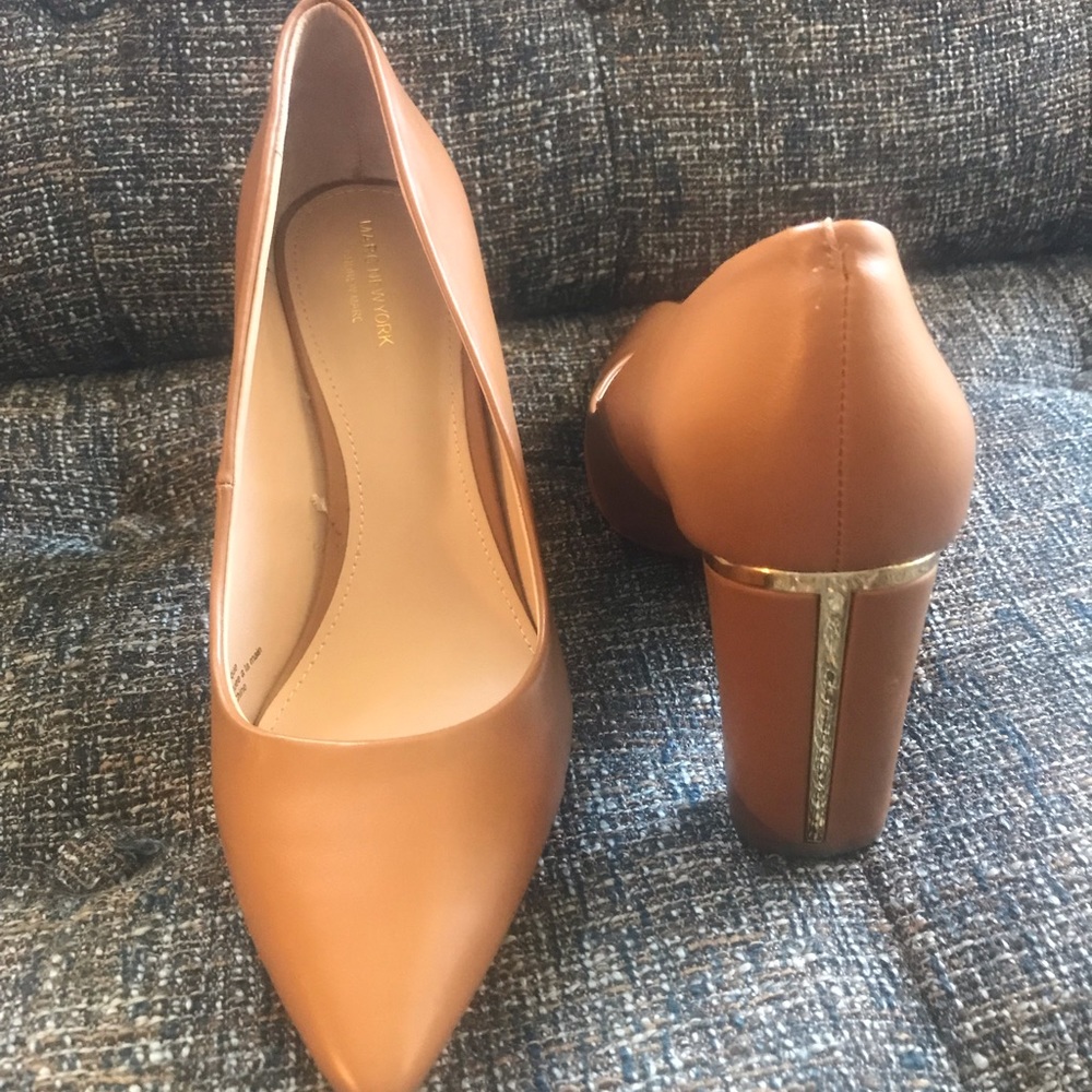 Trendy Carmel Nude chunk heel with tool detail